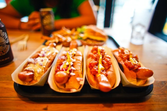 Nomes divertidos para hot dog para você se inspirar na cachorrada