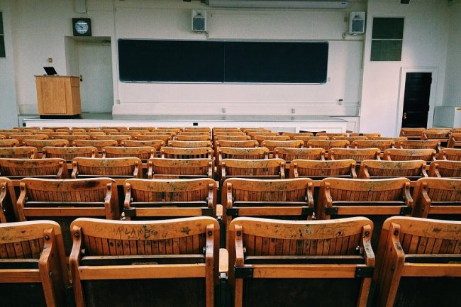 Como vender treinamentos corporativos para empresas? 7 dicas para ganhar dinheiro com educação corporativa