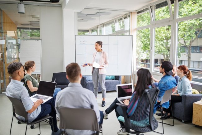 Liderança: conheça as características e as atribuições de bons líderes